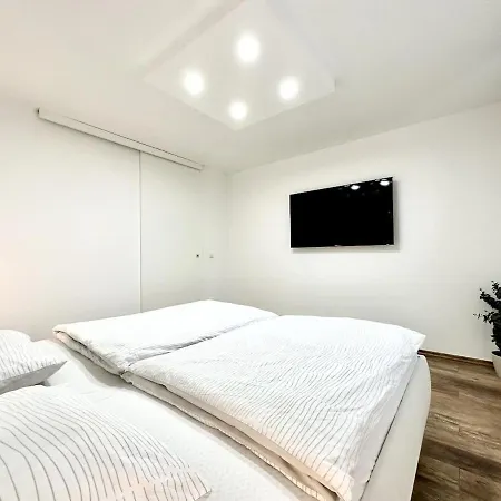 Spacious Cosy With Pool And Parking *