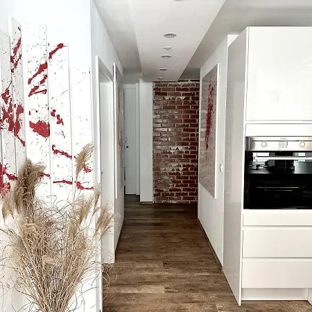 Spacious Cosy With Pool And Parking