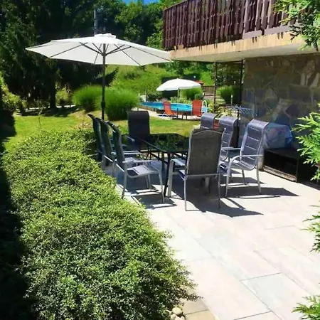 Spacious Cosy With Pool And Parking Daire