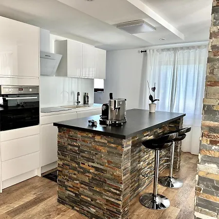 Spacious Cosy With Pool And Parking Daire *