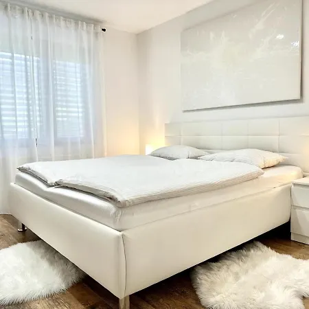 Appartamento Spacious Cosy With Pool And Parking *