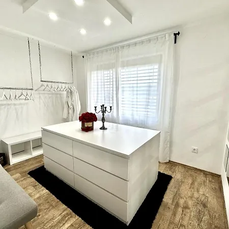 Spacious Cosy With Pool And Parking *