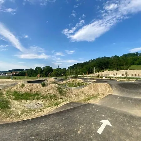 Daire Spacious Cosy With Pool And Parking