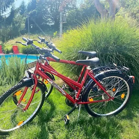 Spacious Cosy With Pool And Parking