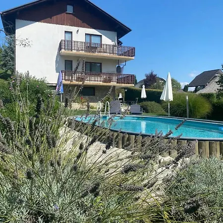 Spacious Cosy With Pool And Parking Lägenhet *