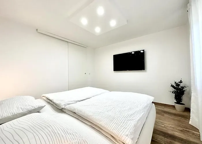 Spacious Cosy With Pool And Parking *