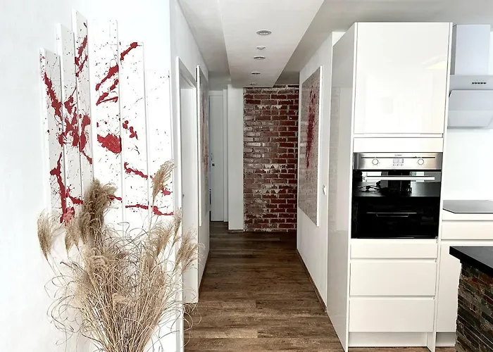 Spacious Cosy With Pool And Parking