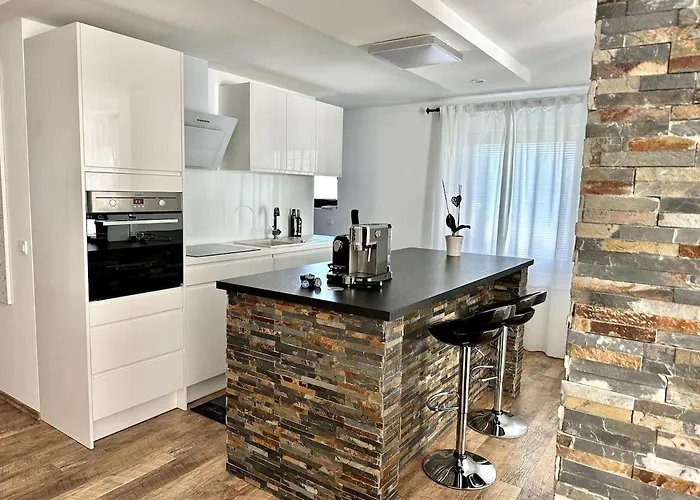 Spacious Cosy With Pool And Parking Apartamento *