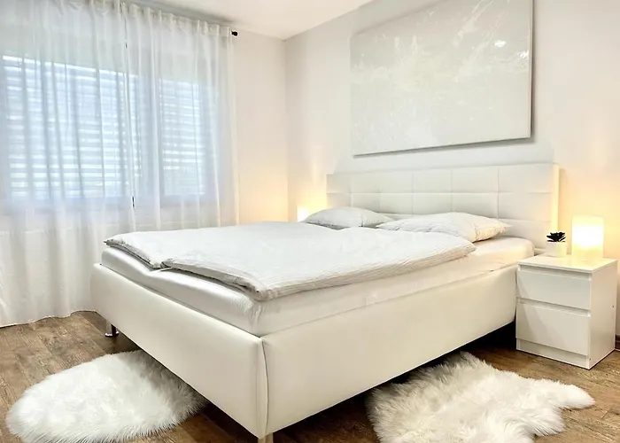 Apartamento Spacious Cosy With Pool And Parking *