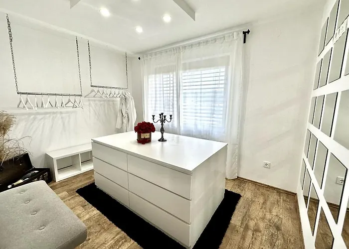 Spacious Cosy With Pool And Parking *