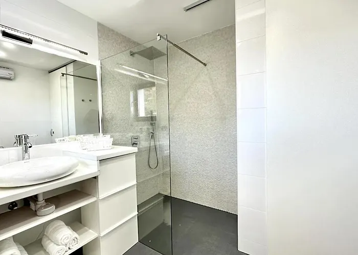 Apartamento Spacious Cosy With Pool And Parking *